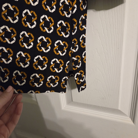 Liz Claiborne Black and Yellow Floral Tunic - Picture 3 of 4